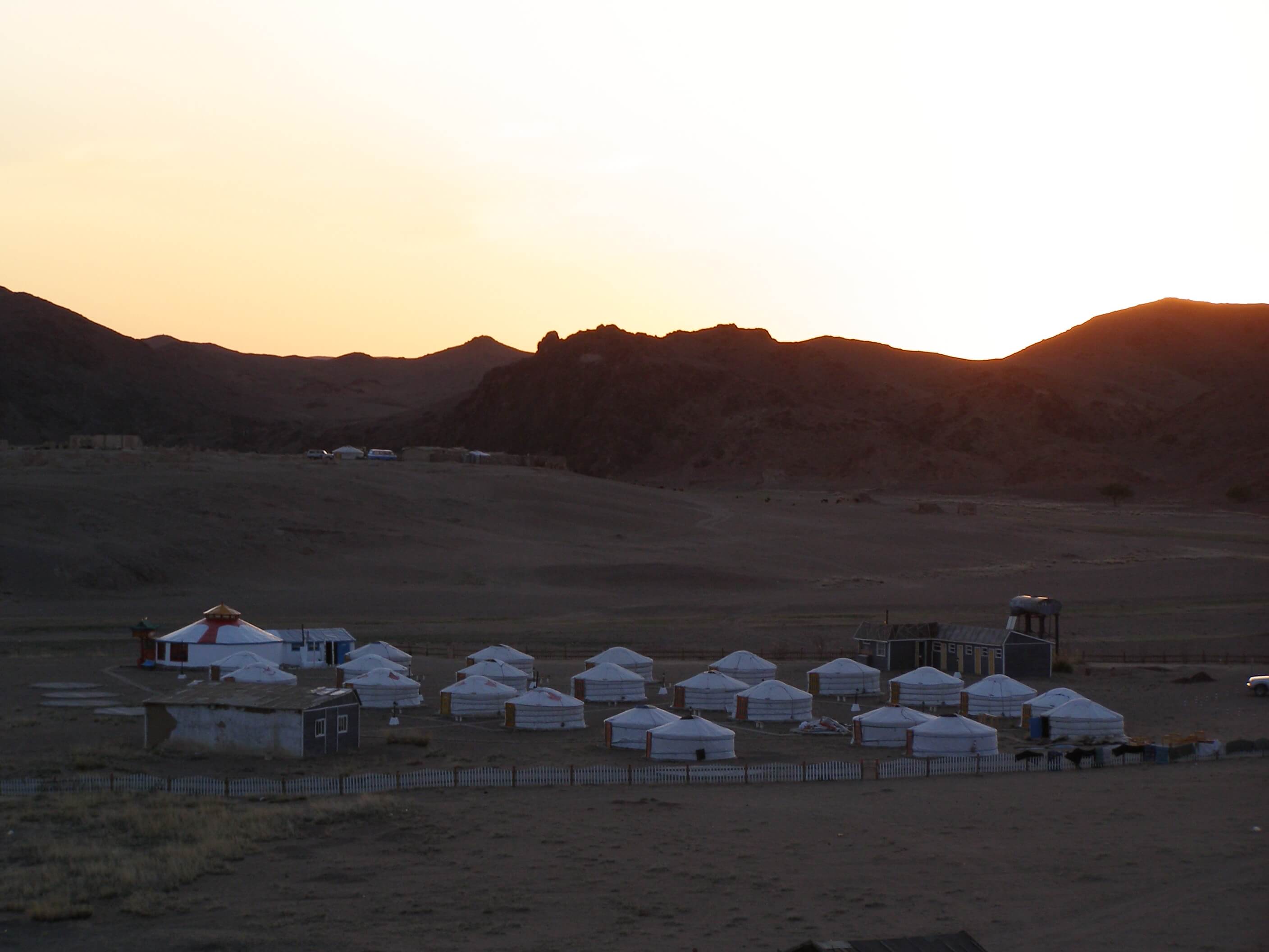 mongolie, yurds.jpg